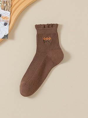New Pure Cotton Japanese Retro Literary Flower Middle Tube Women's Socks Sweat-absorbent Breathable Embroidered Flower Socks